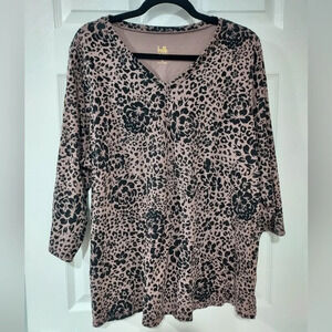 Belle by Kim Gravel Taupe & Black Floral & Cheetah V-Neck Shirt in Size XL